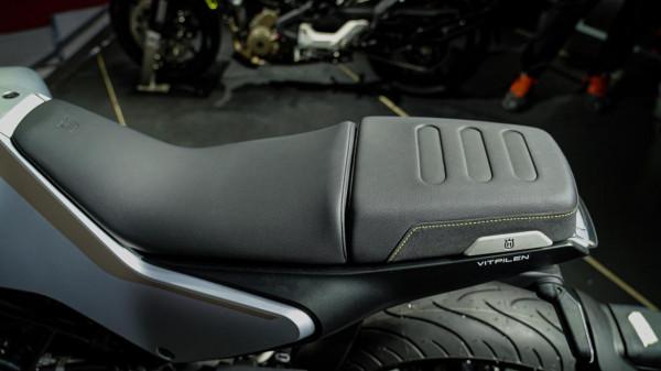 凱蒂貓給的勇氣，很貴的單缸胡斯瓦納401趕腳咋樣？