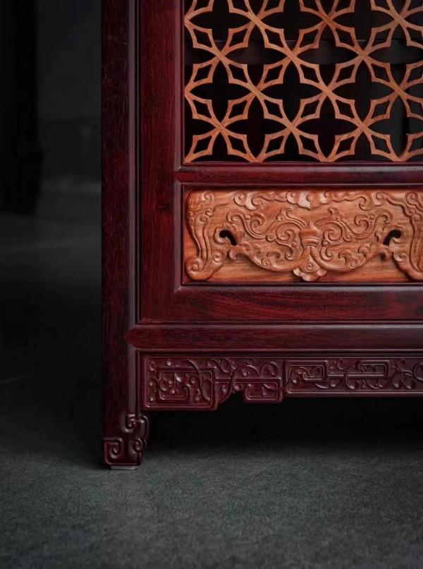 「攢花格方櫃」小葉紫檀鑲嵌黃花梨
