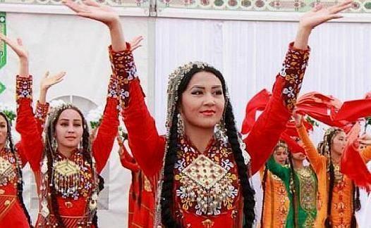 亞洲唯一的永久中立國，實行水電氣免費制度，大量資源運輸中國