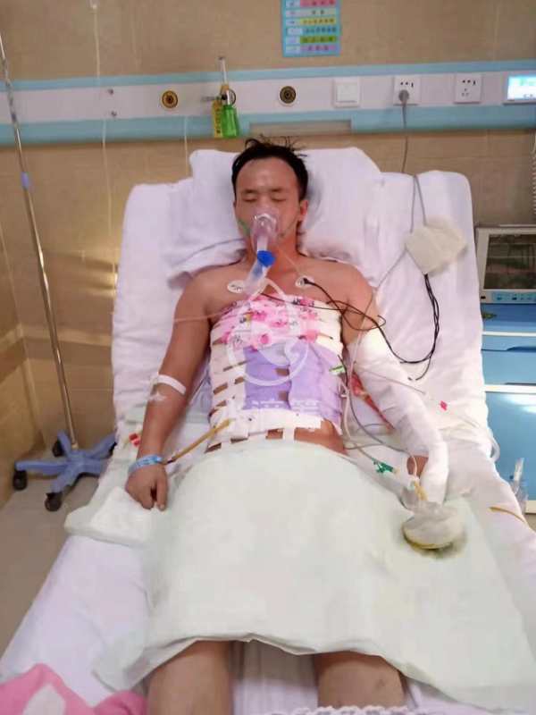 24歲網紅女歌手慘遭男友殺害,哥哥為救她重傷入院,好友悲痛悼念 24歲網紅女歌手慘遭男友殺害,哥哥為救她重傷入院,好友悲痛悼念