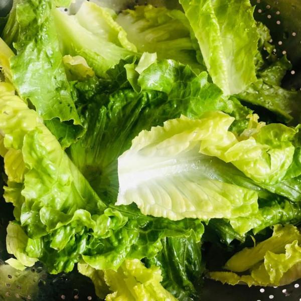 做蠔油生菜，別直接下鍋燙，提前加2種調料再下鍋，生菜清脆爽口