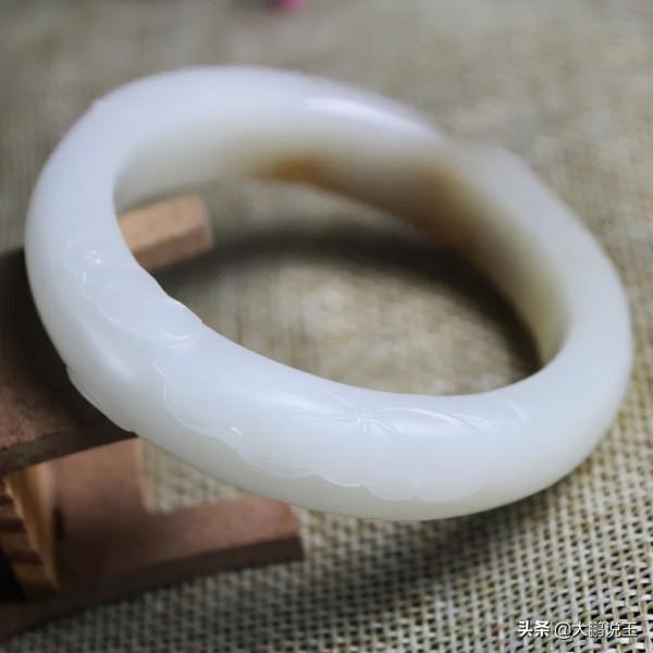 和田玉一鐲二牌三把件四掛件，到底指什麼？