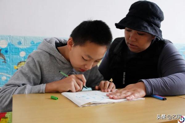 丈夫離婚，單親媽媽獨自攜子求醫，最難時5斤米母子倆吃了一個月