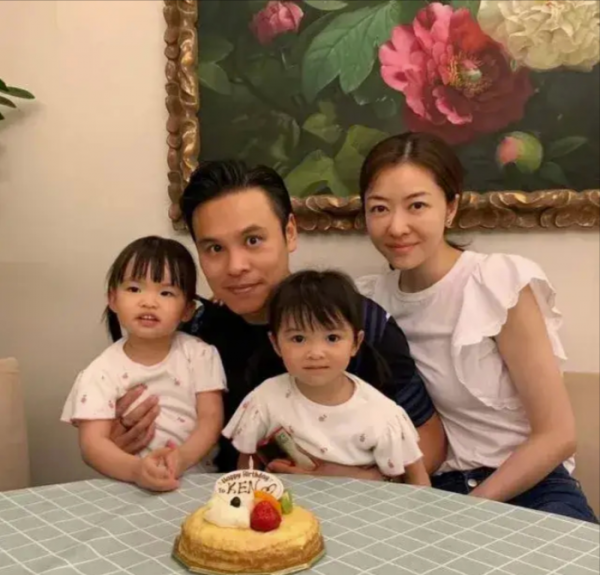 蔡少芬一家住80平公寓，熊黛林家玩具沒地放，她47歲跟母親擠破屋