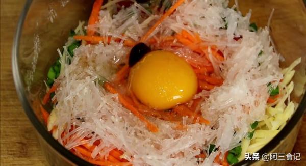 土豆新吃法,不炒不燉,加把韭菜,筷子一攪,出鍋營養又香脆 土豆新吃法,不炒不燉,加把韭菜,筷子一攪,出鍋營養又香脆