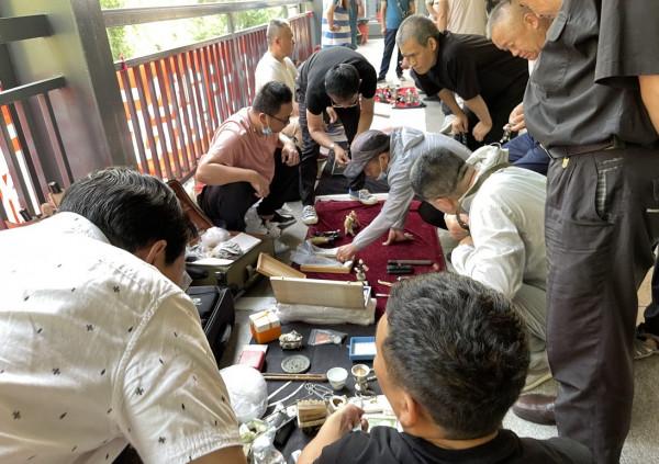 瀋陽:文玩地攤錯過老相機和照片,過後派人去找,還能失而復得嗎 瀋陽:文玩地攤錯過老相機和照片,過後派人去找,還能失而復得嗎