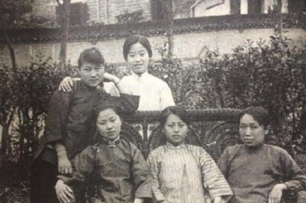 毛彥文:苦等未婚夫六年,等來解除婚約的訊息,轉身嫁給同學父親 毛彥文:苦等未婚夫六年,等來解除婚約的訊息,轉身嫁給同學父親