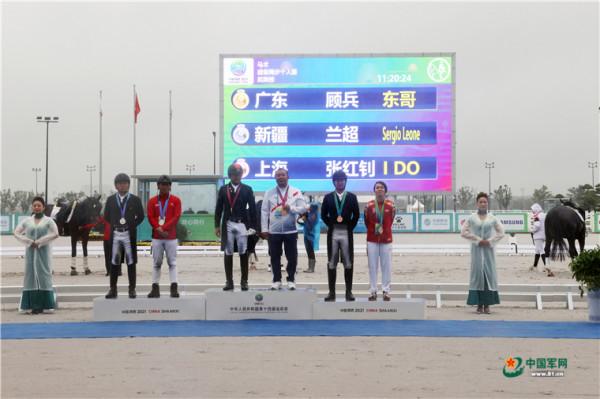 全運會馬術專案︱盛裝舞步個人賽 顧兵雨中摘金牌