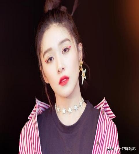 你適合“披頭髮”還是“扎頭髮”,取決於三個部位,髮際線很關鍵 你適合“披頭髮”還是“扎頭髮”,取決於三個部位,髮際線很關鍵