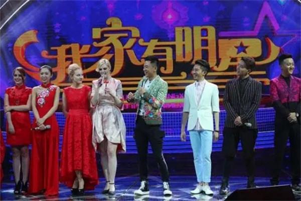 澳洲白富美遠嫁中國小夥，驚動全村近千人圍觀，今因疫情分居兩地