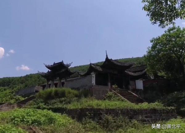 重慶豐都縣興義鎮古觀山上儲存完好的建築群,規模龐大卻空無一人 重慶豐都縣興義鎮古觀山上儲存完好的建築群,規模龐大卻空無一人