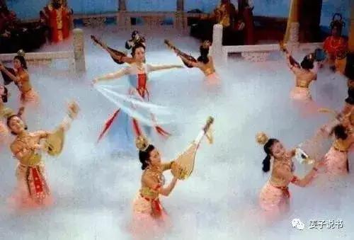 《月中嫦娥舞蹁躚》