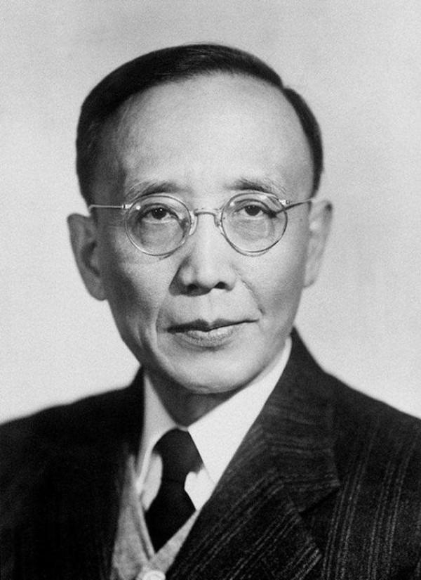 郭沫若用4字罵魯迅，魯迅加1字回懟，道出了郭沫若一生