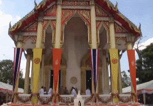 曼美庫行宮見證西拉米起伏，生娃後首度在此亮相，復出定居於此