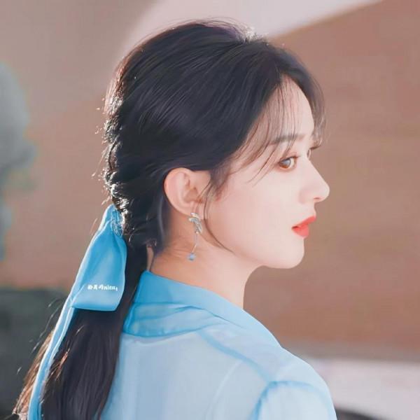 趙麗穎藍色衣服,給這蕭條的秋日增加一抹藍,清新靚麗 趙麗穎藍色衣服,給這蕭條的秋日增加一抹藍,清新靚麗