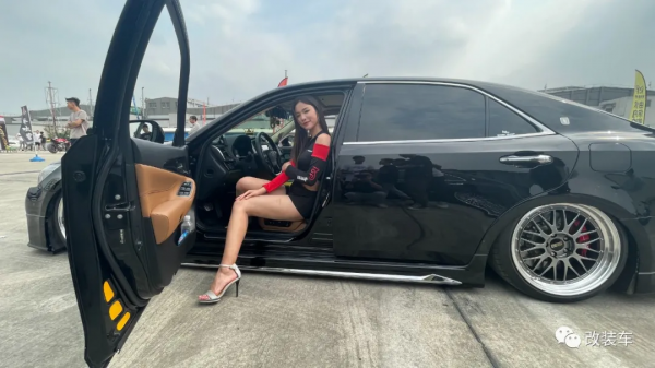 是什麼讓妹子上車後都說好？14代皇冠移植日規件融合雷克薩斯內飾