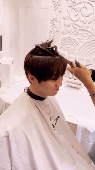 鹿晗更新動態曬短髮，短點兒是涼快