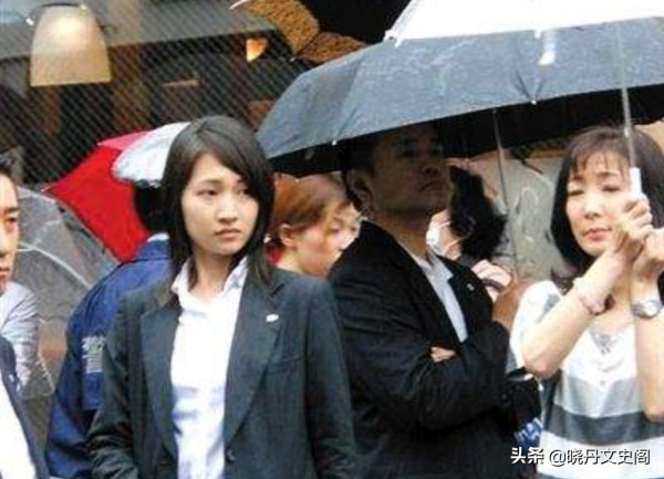 安倍貼身女保鏢：殺人0.2秒，赤手擊敗10名壯漢，護兩任首相周全