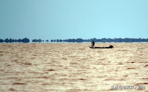 70萬人“飄浮”在東南亞最大淡水湖上，無身份無國籍無人問津