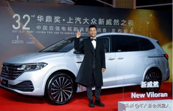 華鼎獎7位老戲骨現身！唐國強氣場強，鞏漢林給主持人鞠躬見人品