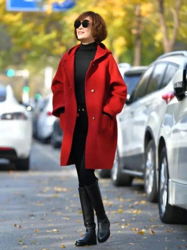 美人不遲暮，分享給50歲女人4個穿衣“減齡術”，優雅顯年輕