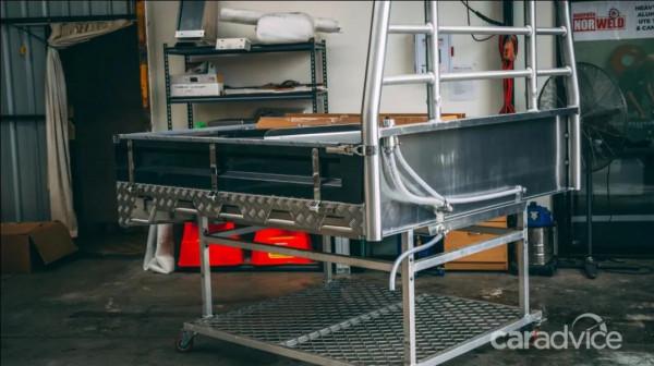 買一輛國六的豐田LC79回來改一下(第一章) 買一輛國六的豐田LC79回來改一下(第一章)