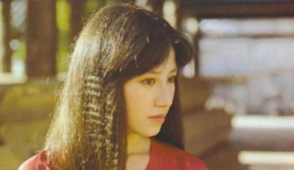 悲慘的她差點被丈夫用刀砍死，還被丈夫家暴劃傷臉導致毀容