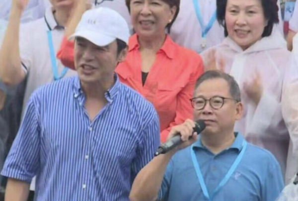 “愛國歌手”張明敏：28歲爆紅後被打壓，賣掉車房義演