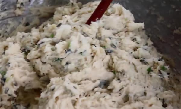 想吃油餅不用買,教你在家就能做,味道鹹香,吃著乾淨衛生更放心 想吃油餅不用買,教你在家就能做,味道鹹香,吃著乾淨衛生更放心