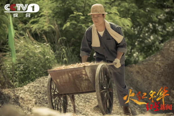 《火紅年華》為何讓人淚目?“它集合了四川所有頭部影視企業和專業人才,史無前例” 《火紅年華》為何讓人淚目?“它集合了四川所有頭部影視企業和專業人才,史無前例”