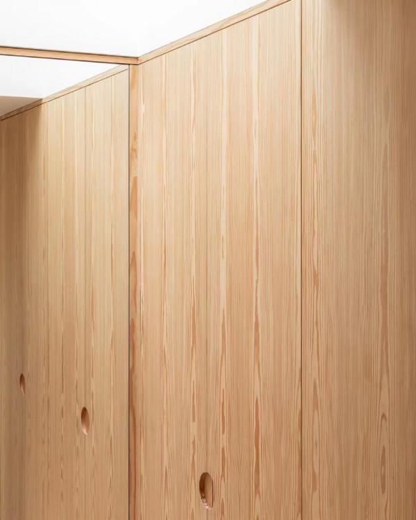 分享一間明亮住宅，僅格子窗與樓梯就圈粉無數，太有品味了