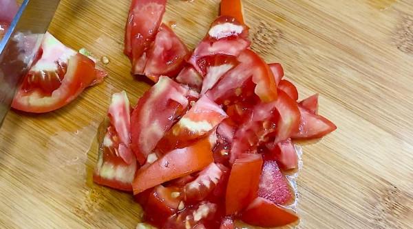 廣東人真會吃，隔夜飯這樣做，營養又健康，家人都搶著吃