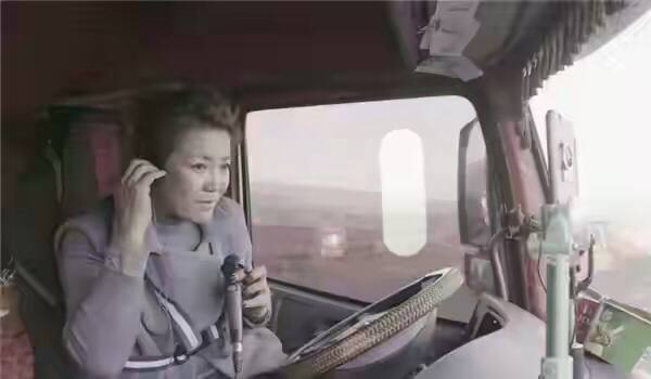 41歲東北女人，離婚後負債50萬，她開卡車運煤還債，還被央視表揚