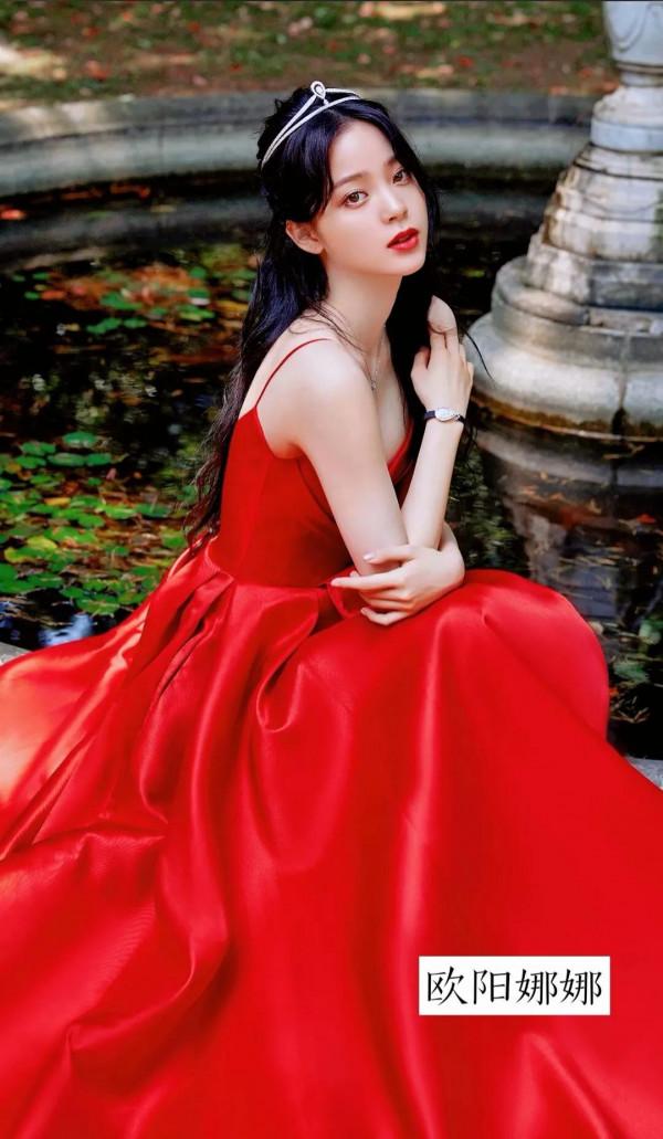 在中國有一種紅叫中國紅，女明星集體穿紅色衣服，你最看好誰？