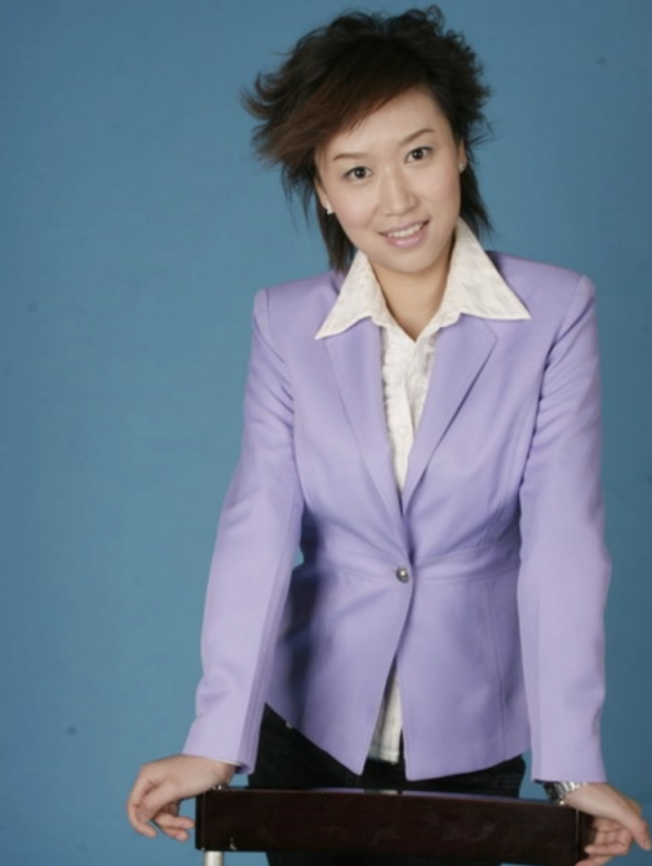 著名主持人魏笑：新婚24小時離世，丈夫至今未娶，父親仍在懷念她