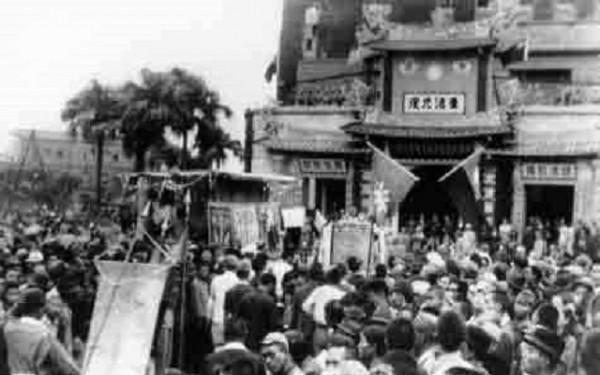 1961年，臺灣一刑警闖入蔣經國官邸，卻成了蔣介石的救命恩人