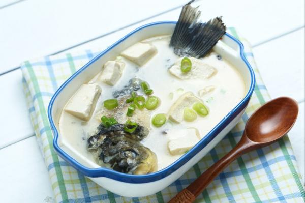 愛喝魚湯要注意,要想魚湯鮮美奶白,不能直接下鍋,切記以下2點 愛喝魚湯要注意,要想魚湯鮮美奶白,不能直接下鍋,切記以下2點