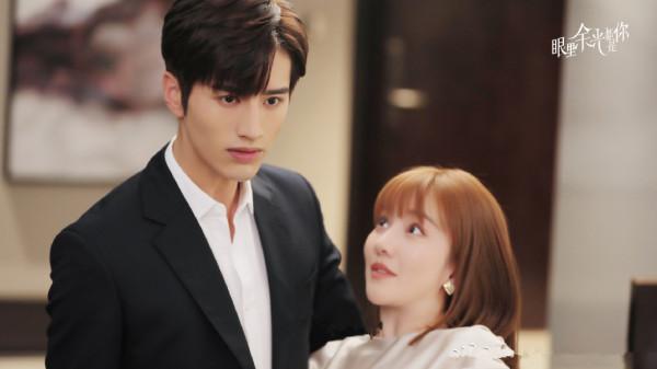 《眼裡餘光都是你》開播，羅正王鶴潤主演，爆笑又甜寵，職場爽劇