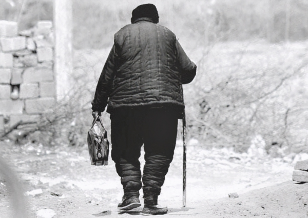 母親得知兒子參軍後犧牲肝腸寸斷，17年後一中將來信：請娘來京