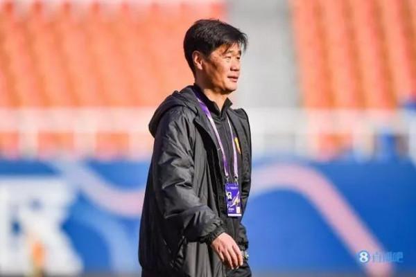 越搞越複雜！備戰小組足協主教練助教四層疊加，整出個近百人國足