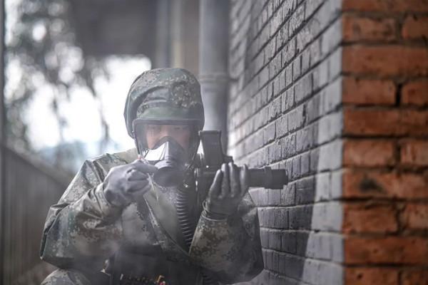 降魔神兵:訓練場上的“象鼻人” 降魔神兵:訓練場上的“象鼻人”