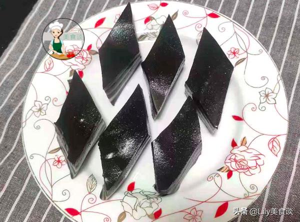 夏天，這蒸糕常做給家人吃，一拌一蒸，爽滑筋道香甜，營養不上火