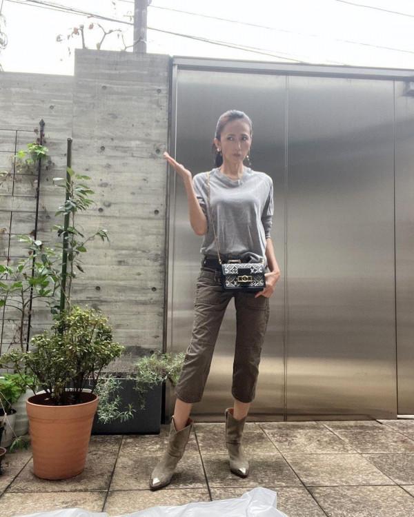 51歲工藤靜香秀“高顱頂”，髮際線後退，髮量和年輕時對比明顯