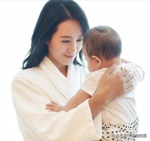 37歲結婚，39歲生下兒子，40歲生下女兒的安以軒，滿屏都是幸福