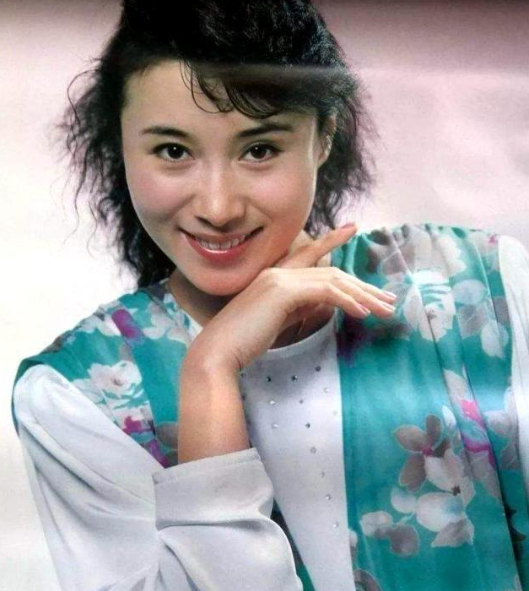 憑《少林寺》爆紅，與李連杰傳緋聞，牧羊女丁嵐為何銷聲匿跡了？