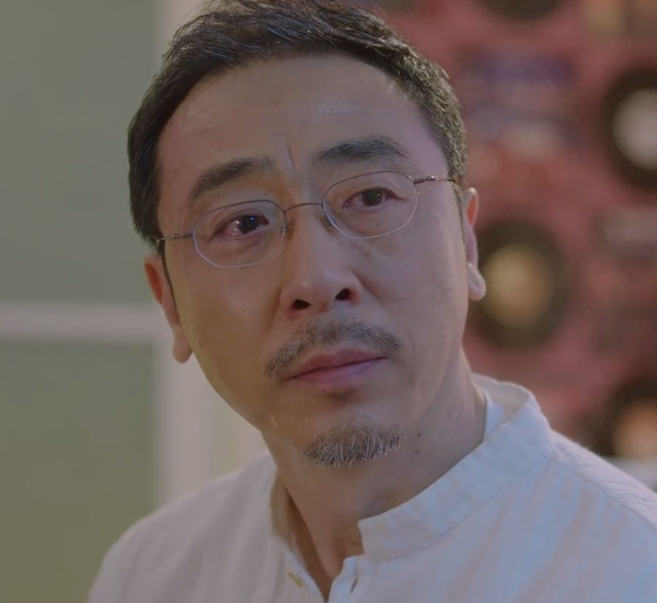 埃博拉前線：寧理口音太搶戲，經典的反派大佬，演了個可愛的父親