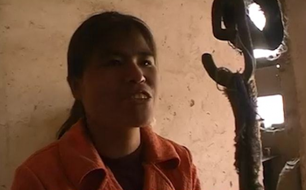 18歲雲南姑娘被拐到山東,生孩子幹農活還被打,卻趕都趕不走 18歲雲南姑娘被拐到山東,生孩子幹農活還被打,卻趕都趕不走