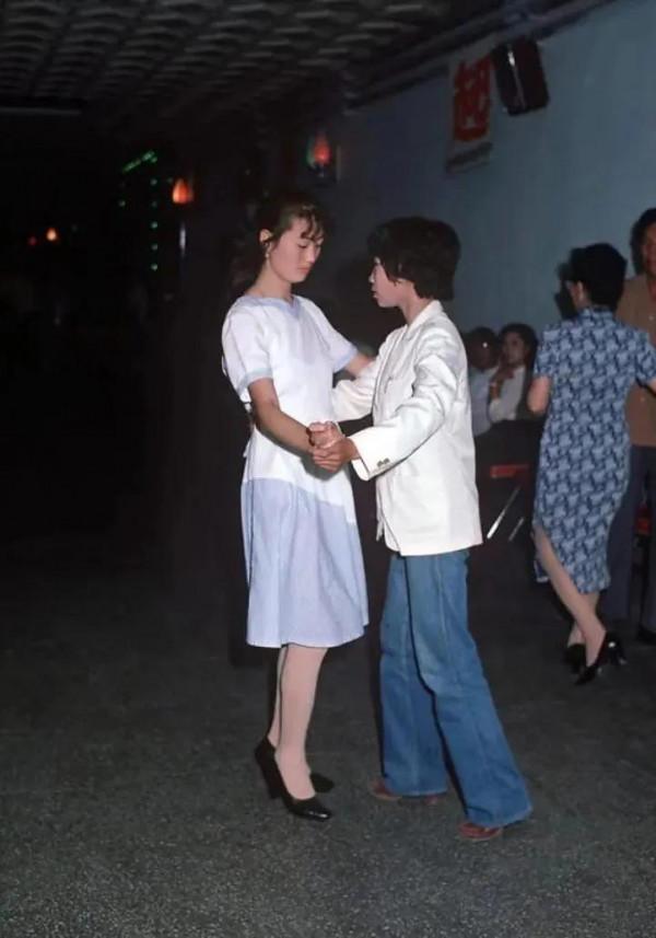 1985年53張照片：唐國強朱時茂是小鮮肉，羅京24歲劉曉慶張瑜很美