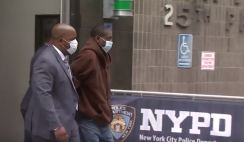 美國華裔老人撿易拉罐時遭無故毆打致死 嫌犯拒認罪