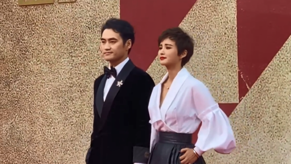 男星走紅毯啥時候也能捲起來?有人穿羽絨服,有人像遛彎老大爺 男星走紅毯啥時候也能捲起來?有人穿羽絨服,有人像遛彎老大爺